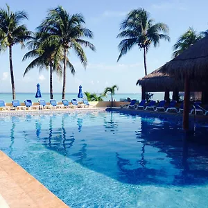 Nautibeach Front In North Aparthotel Isla Mujeres